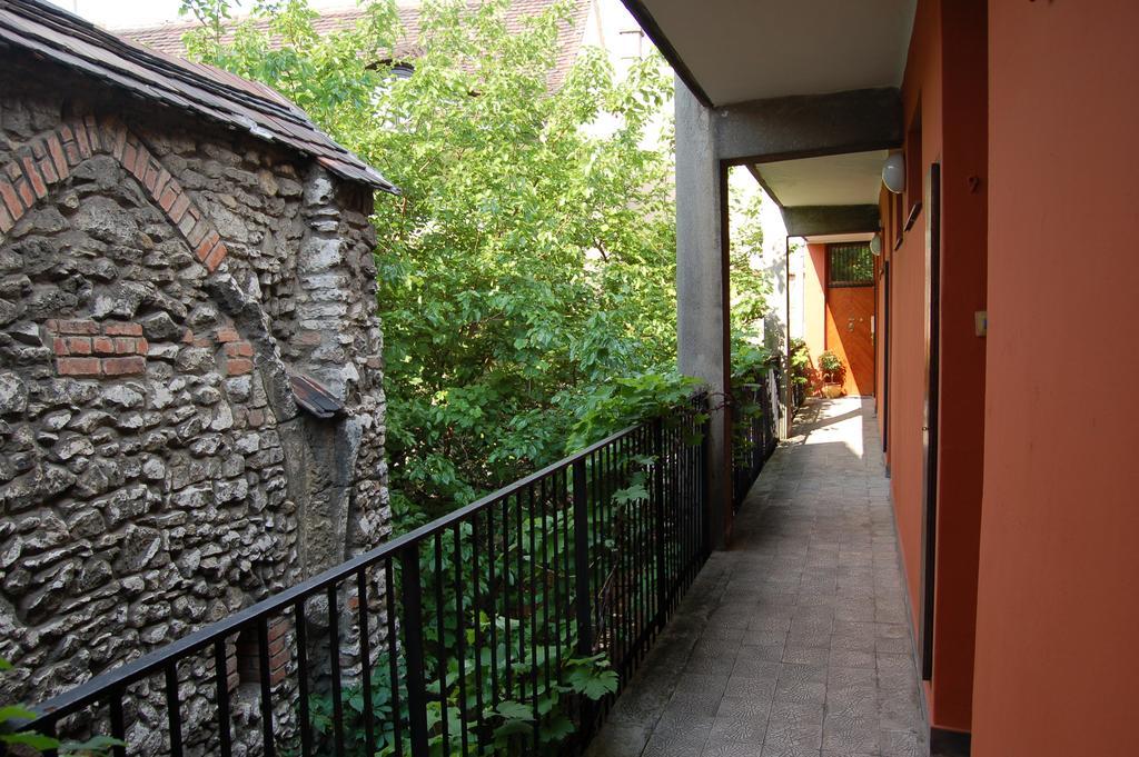 Buda Castle Apartments Boedapest Kamer foto